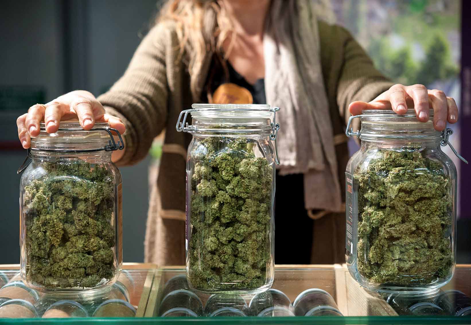 Ontario to allow curbside delivery and pick up of cannabis during COVID-19