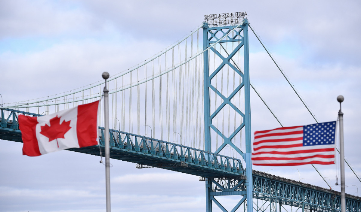 Canadians can drive to U.S. for COVID-19 vax and avoid quarantine, Ottawa confirms