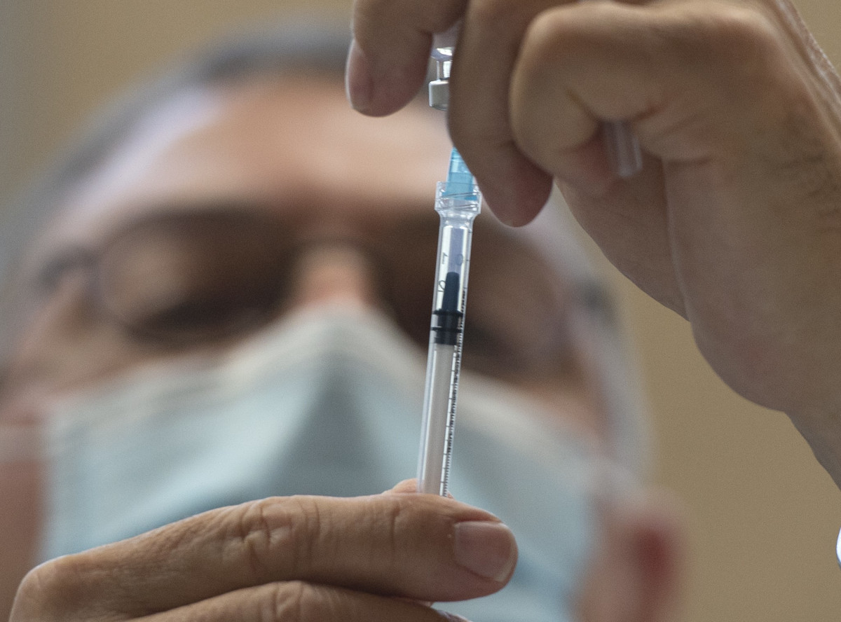 Ontario offering shots to all adults Tuesday, critics say hot spots need priority