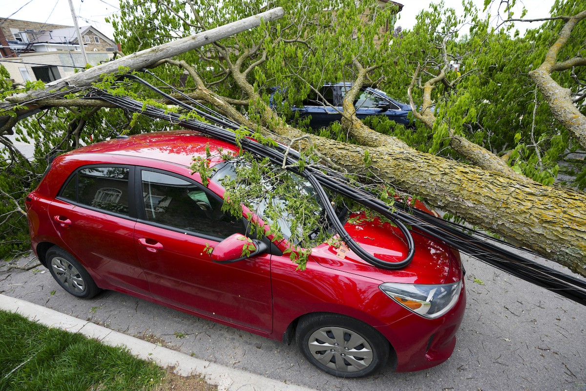 11th person dies from weekend storm, tens of thousands Ontarians still without power