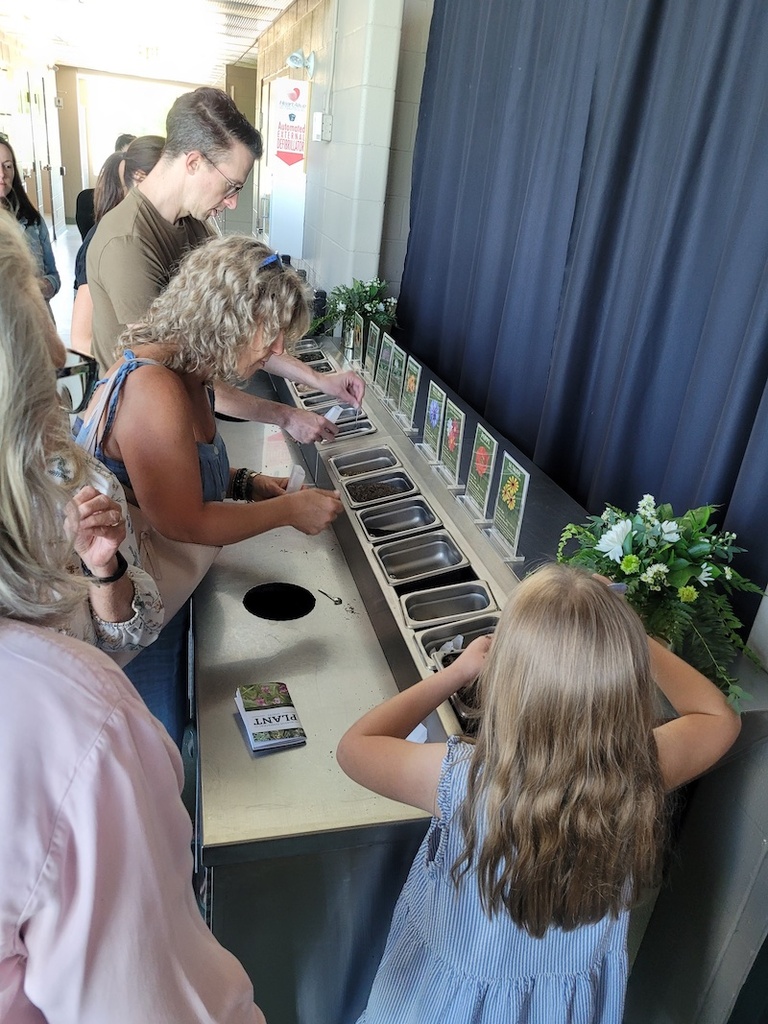 Bee Curious: Georgina Residents Learn How Small Changes Can Help Pollinators